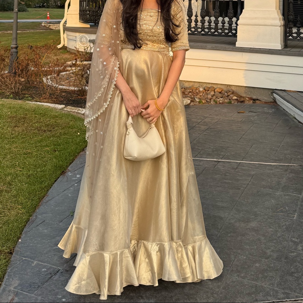 Zainab Zulfiqar lehnga